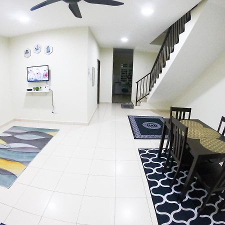 Ayna Homestay 5 Minutes To Marang Jetty Εξωτερικό φωτογραφία
